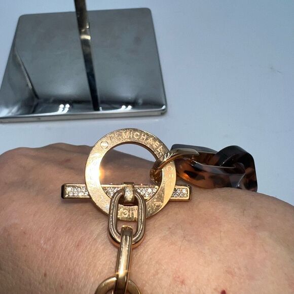 Michael Kors Tortoise Shell Large Link Crystal Rose Gold Toggle Bracelet - Picture 7 of 7